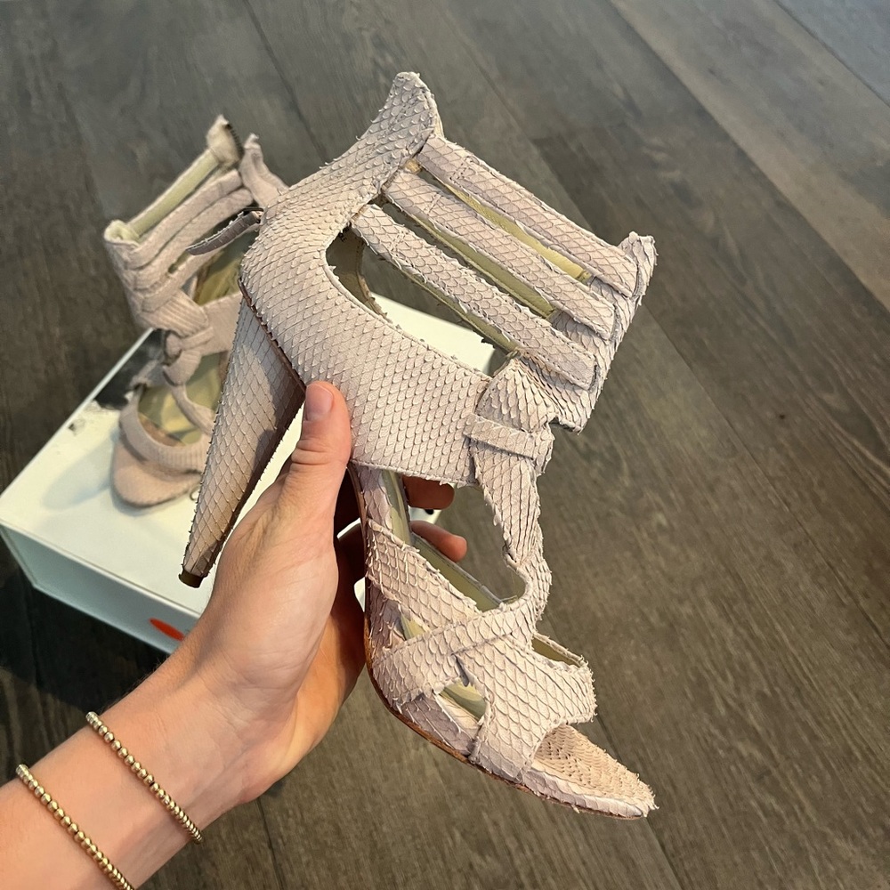 RARE Elizabeth & James Maddy Snake-Embossed Heels - Picture 4 of 5